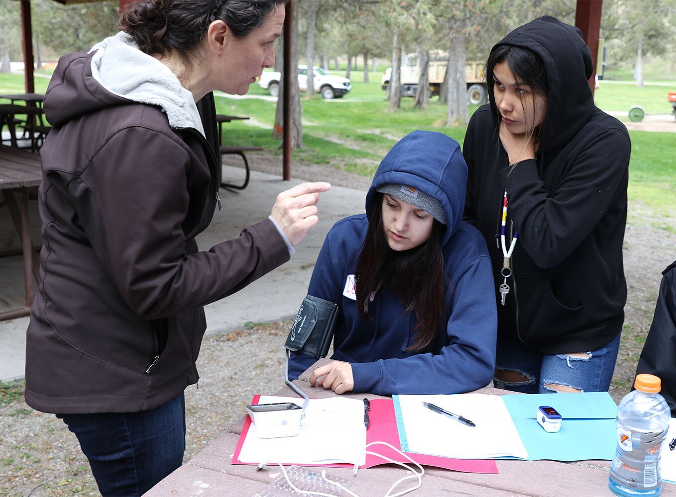 dr Amanda Duley of Missoula assists TERS students